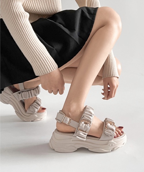 Shoes in Closet(シューズインクローゼット)の「+6.5㎝ 軽量 厚底 ギャザーベルト バックル スポーツ サンダル 6294(サンダル・レディース・ブラック×ブラック/アイボリー/グレー系/ピンク・XS/3L/M/L/LL/S)」の15枚目の写真