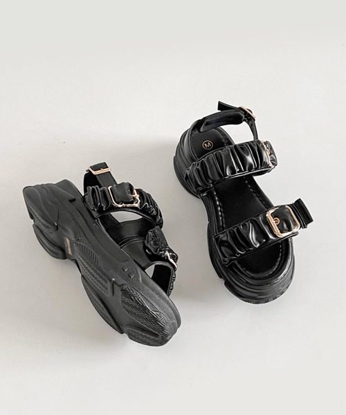 Shoes in Closet(シューズインクローゼット)の「+6.5㎝ 軽量 厚底 ギャザーベルト バックル スポーツ サンダル 6294(サンダル・レディース・ブラック×ブラック/アイボリー/グレー系/ピンク・XS/3L/M/L/LL/S)」の13枚目の写真