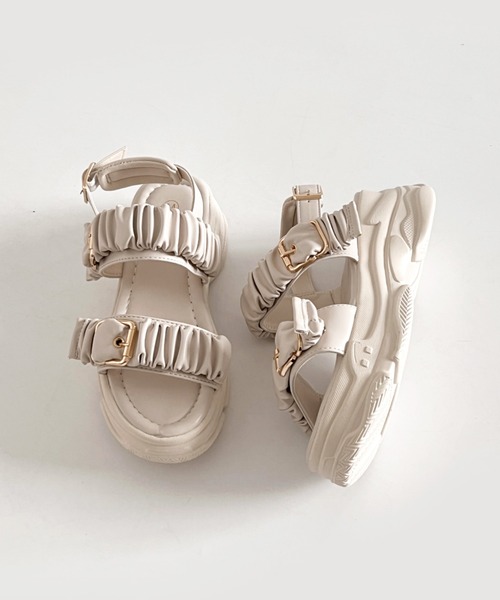 Shoes in Closet(シューズインクローゼット)の「+6.5㎝ 軽量 厚底 ギャザーベルト バックル スポーツ サンダル 6294(サンダル・レディース・ブラック×ブラック/アイボリー/グレー系/ピンク・XS/3L/M/L/LL/S)」の18枚目の写真