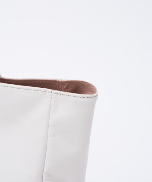 russet(ラシット)の「【430g・仕切り付き】ソフトレザートートバッグ (CE-1253)(トートバッグ・レディース・ブラック/オフホワイト/グリーン/グレー系その他/ピンクベージュ・FREE)」の14枚目の写真