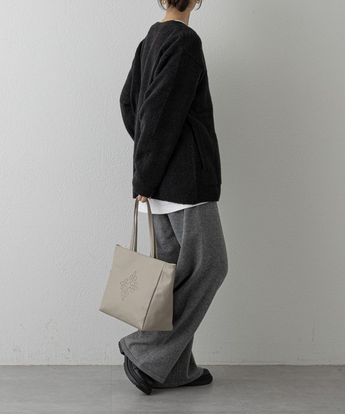 russet(ラシット)の「【430g・仕切り付き】ソフトレザートートバッグ (CE-1253)(トートバッグ・レディース・ブラック/オフホワイト/グリーン/グレー系その他/ピンクベージュ・FREE)」の8枚目の写真