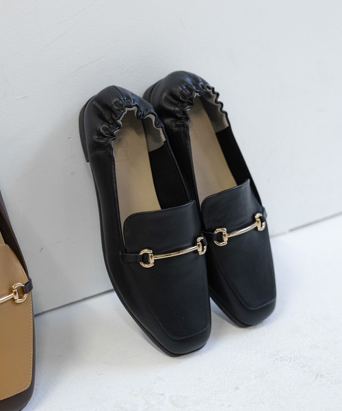 LAKOLE（ラコレ）の「【卒入式／オケージョンにも】ビットギャザーローファー / 996418（ローファー・レディース・ブラック/ブラウン系4/アイボリー・SMALL/LARGE/MEDIUM）」の2枚目の写真