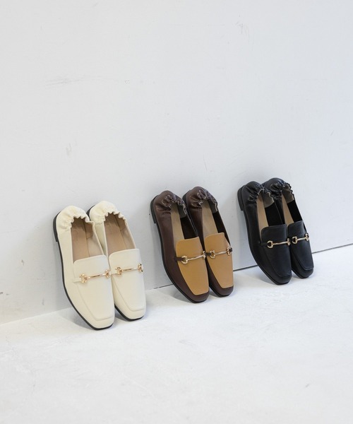 LAKOLE（ラコレ）の「【卒入式／オケージョンにも】ビットギャザーローファー / 996418（ローファー・レディース・ブラック/ブラウン系4/アイボリー・SMALL/LARGE/MEDIUM）」の4枚目の写真