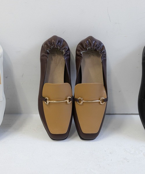 LAKOLE（ラコレ）の「【卒入式／オケージョンにも】ビットギャザーローファー / 996418（ローファー・レディース・ブラック/ブラウン系4/アイボリー・SMALL/LARGE/MEDIUM）」の6枚目の写真