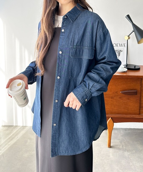 GeeRA(ジーラ)の「オーバーサイズデニムシャツ(シャツ/ブラウス・レディース・ライトブルー/ネイビー・MEDIUM/LARGE)」の11枚目の写真