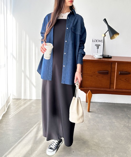 GeeRA(ジーラ)の「オーバーサイズデニムシャツ(シャツ/ブラウス・レディース・ライトブルー/ネイビー・MEDIUM/LARGE)」の13枚目の写真