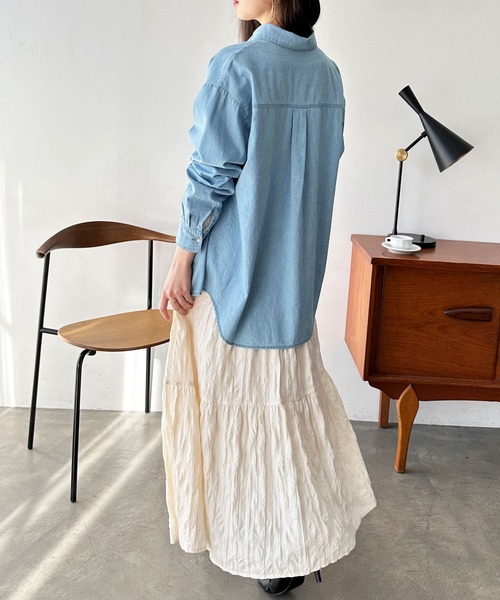 GeeRA(ジーラ)の「オーバーサイズデニムシャツ(シャツ/ブラウス・レディース・ライトブルー/ネイビー・MEDIUM/LARGE)」の8枚目の写真