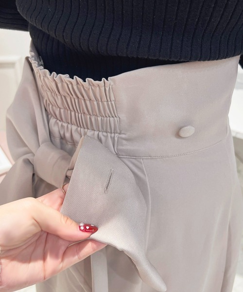 apres jour（アプレジュール）の「取り外しリボン＋サス付きジャンスカ【ZOZOTOW限定アイテム】（ジャンパースカート・レディース・グレイッシュベージュ/ブラック/ブラック系その他・X-LARGE/フリー）」の7枚目の写真