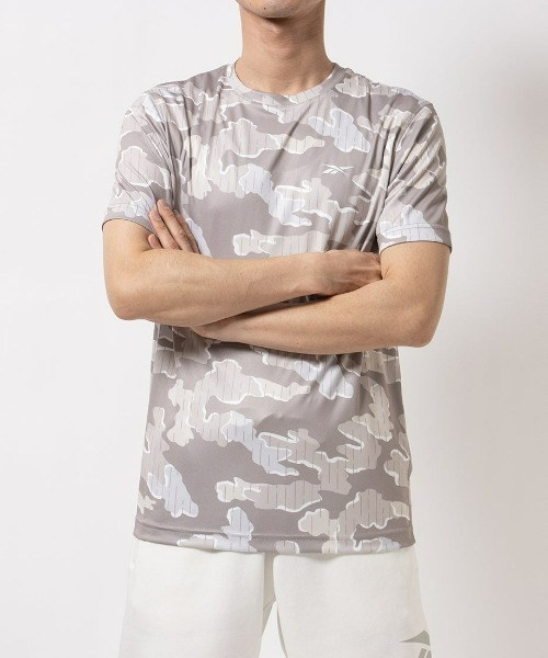 Reebok（リーボック）の「トレイン モーション カモ テック Tシャツ / TRAIN MOTION CAMO TECHTEE（Tシャツ/カットソー・メンズ・ブラック×ブルー/ブラック/アッシュ・LARGE/MEDIUM/SMALL/XX-LARGE/X-LARGE）」の3枚目の写真