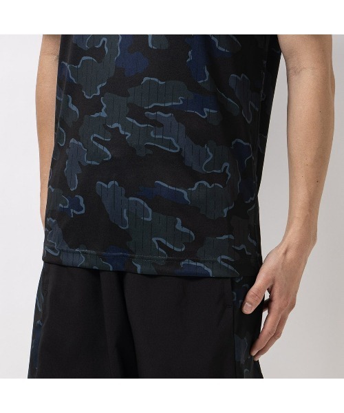 Reebok（リーボック）の「トレイン モーション カモ テック Tシャツ / TRAIN MOTION CAMO TECHTEE（Tシャツ/カットソー・メンズ・ブラック×ブルー/ブラック/アッシュ・LARGE/MEDIUM/SMALL/XX-LARGE/X-LARGE）」の7枚目の写真