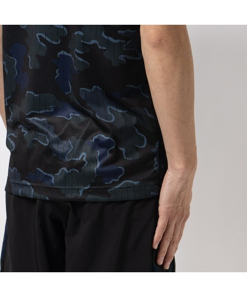 Reebok（リーボック）の「トレイン モーション カモ テック Tシャツ / TRAIN MOTION CAMO TECHTEE（Tシャツ/カットソー・メンズ・ブラック×ブルー/ブラック/アッシュ・LARGE/MEDIUM/SMALL/XX-LARGE/X-LARGE）」の8枚目の写真