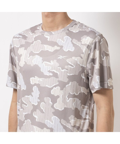 Reebok（リーボック）の「トレイン モーション カモ テック Tシャツ / TRAIN MOTION CAMO TECHTEE（Tシャツ/カットソー・メンズ・ブラック×ブルー/ブラック/アッシュ・LARGE/MEDIUM/SMALL/XX-LARGE/X-LARGE）」の15枚目の写真