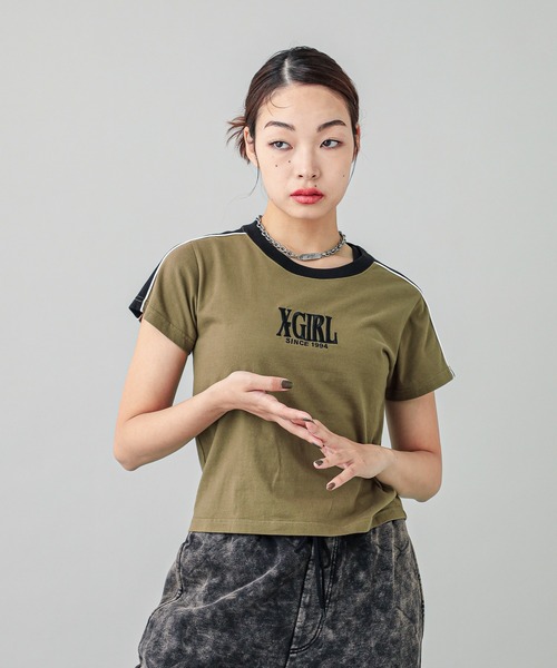 X-girl（エックスガール）の「CONTRAST STRIPE S/S BABY TEE（Tシャツ/カットソー・レディース・オリーブ/ホワイト/チャコール・S/M）」の3枚目の写真