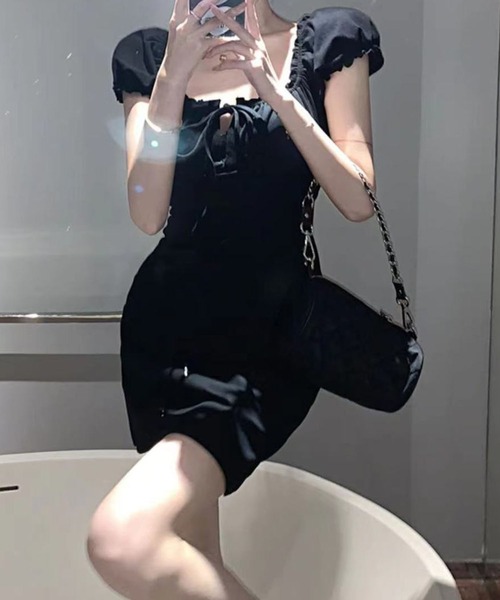 GLAMOROUS JANE(グラマラスジェーン)の「スクエアネックリボンミニワンピース(ワンピース・レディース・ブラック・L/M)」の2枚目の写真