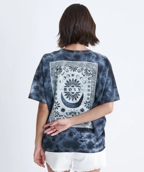 ROXY（ロキシー）の「PAPER MOON/ロキシー総柄半袖バックプリントTシャツ（Tシャツ/カットソー・レディース・マルチ/イエロー/ブラック・SMALL/LARGE/MEDIUM）」の5枚目の写真