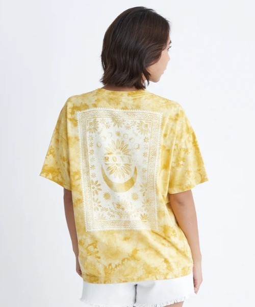 ROXY（ロキシー）の「PAPER MOON/ロキシー総柄半袖バックプリントTシャツ（Tシャツ/カットソー・レディース・マルチ/イエロー/ブラック・SMALL/LARGE/MEDIUM）」の13枚目の写真