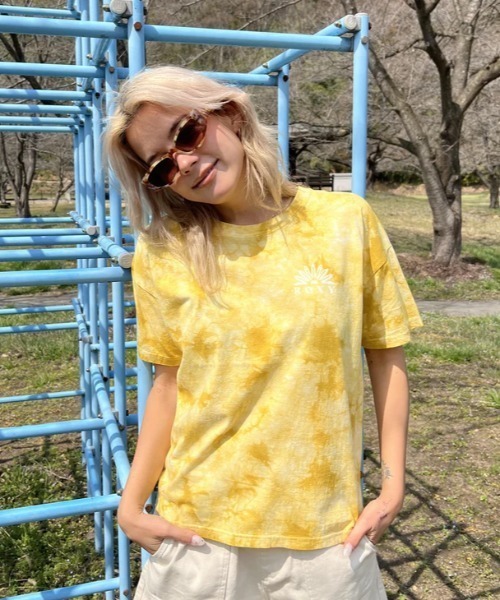 ROXY（ロキシー）の「PAPER MOON/ロキシー総柄半袖バックプリントTシャツ（Tシャツ/カットソー・レディース・マルチ/イエロー/ブラック・SMALL/LARGE/MEDIUM）」の10枚目の写真
