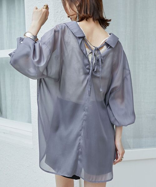 MAJESTIC LEGON（マジェスティックレゴン）の「バックレースアップパールシアーシャツ（シャツ/ブラウス・レディース・アイボリー/ピンクベージュ/ライトブルー/チャコールグレー/ライトグリーン・MEDIUM）」の3枚目の写真