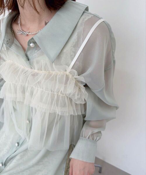 MAJESTIC LEGON（マジェスティックレゴン）の「バックレースアップパールシアーシャツ（シャツ/ブラウス・レディース・アイボリー/ピンクベージュ/ライトブルー/チャコールグレー/ライトグリーン・MEDIUM）」の4枚目の写真