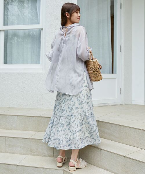 MAJESTIC LEGON（マジェスティックレゴン）の「バックレースアップパールシアーシャツ（シャツ/ブラウス・レディース・アイボリー/ピンクベージュ/ライトブルー/チャコールグレー/ライトグリーン・MEDIUM）」の8枚目の写真