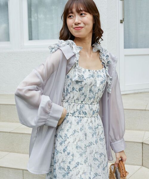 MAJESTIC LEGON（マジェスティックレゴン）の「バックレースアップパールシアーシャツ（シャツ/ブラウス・レディース・アイボリー/ピンクベージュ/ライトブルー/チャコールグレー/ライトグリーン・MEDIUM）」の11枚目の写真