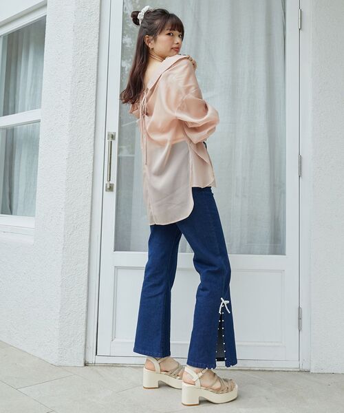 MAJESTIC LEGON（マジェスティックレゴン）の「バックレースアップパールシアーシャツ（シャツ/ブラウス・レディース・アイボリー/ピンクベージュ/ライトブルー/チャコールグレー/ライトグリーン・MEDIUM）」の16枚目の写真