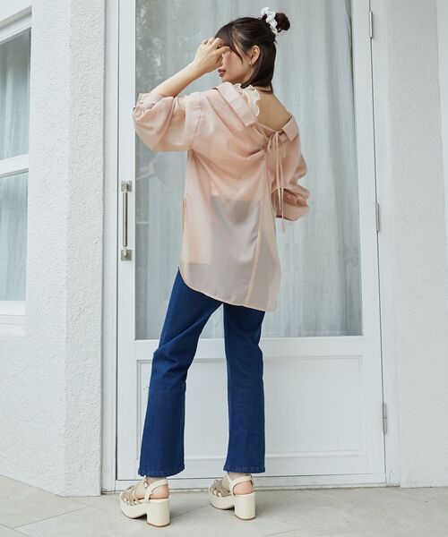 MAJESTIC LEGON（マジェスティックレゴン）の「バックレースアップパールシアーシャツ（シャツ/ブラウス・レディース・アイボリー/ピンクベージュ/ライトブルー/チャコールグレー/ライトグリーン・MEDIUM）」の17枚目の写真