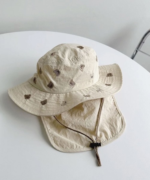 Bambin(ボンバン)の「【 Bambin / ボンバン 】 刺繍 バラエティ バケットハット / 日除け付き UVカット(ハット・キッズ・ライトグレー/ホワイト/ピンク/ベージュ/ネイビー/セージグリーン・FREE)」の4枚目の写真