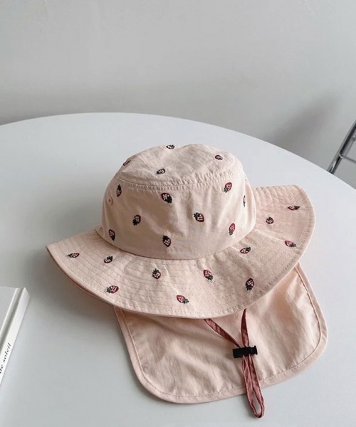 Bambin(ボンバン)の「【 Bambin / ボンバン 】 刺繍 バラエティ バケットハット / 日除け付き UVカット(ハット・キッズ・ライトグレー/ホワイト/ピンク/ベージュ/ネイビー/セージグリーン・FREE)」の6枚目の写真