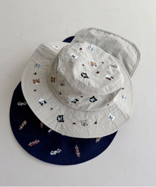 Bambin(ボンバン)の「【 Bambin / ボンバン 】 刺繍 バラエティ バケットハット / 日除け付き UVカット(ハット・キッズ・ライトグレー/ホワイト/ピンク/ベージュ/ネイビー/セージグリーン・FREE)」の3枚目の写真