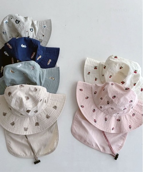 Bambin(ボンバン)の「【 Bambin / ボンバン 】 刺繍 バラエティ バケットハット / 日除け付き UVカット(ハット・キッズ・ライトグレー/ホワイト/ピンク/ベージュ/ネイビー/セージグリーン・FREE)」の10枚目の写真