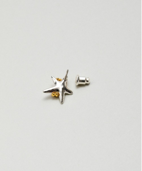 LAPUIS（ラピュイ）の「LAPUIS(ラピュイ)Coil Star pierced earrings A（ピアス（両耳用）・レディース・ゴールド/マルチ・FREE）」の4枚目の写真