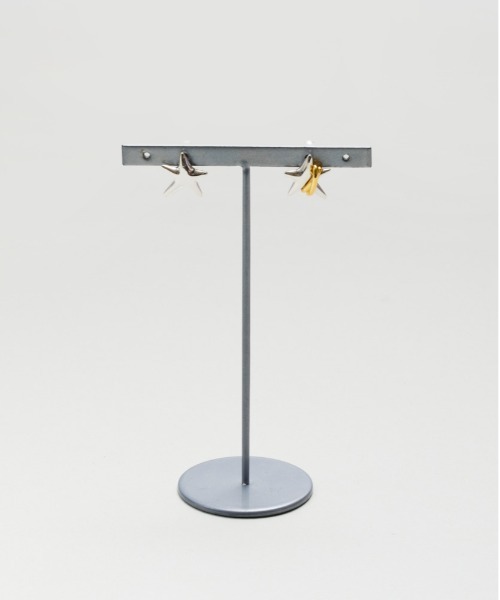 LAPUIS（ラピュイ）の「LAPUIS(ラピュイ)Coil Star pierced earrings A（ピアス（両耳用）・レディース・ゴールド/マルチ・FREE）」の3枚目の写真