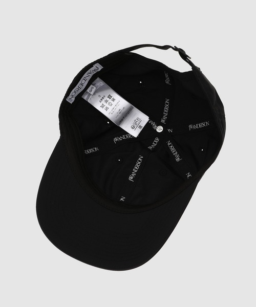 JW Anderson（ジェイダブリューアンダーソン）の「キャップ（キャップ・メンズ・ブラック・ONE SIZE）」の4枚目の写真