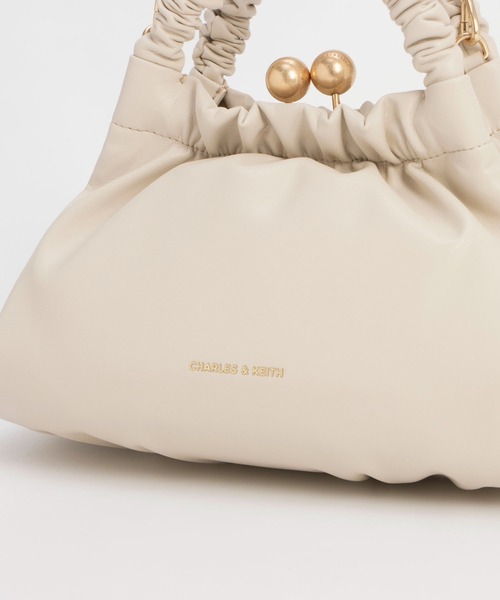【Charles&Keith 】ルーシュドハンドルトラペーズバッグ CHARLES & KEITH（チャールズ & キース）の「Eve イブ ルーシュ