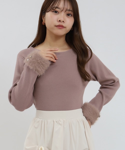 ASTORIA ODIER（アストリアオディール）の「袖ファーヤーン リブニットプルオーバー（ニット/セーター・レディース・ピンクベージュ/ホワイト/ブラック・MEDIUM/SMALL）」の3枚目の写真