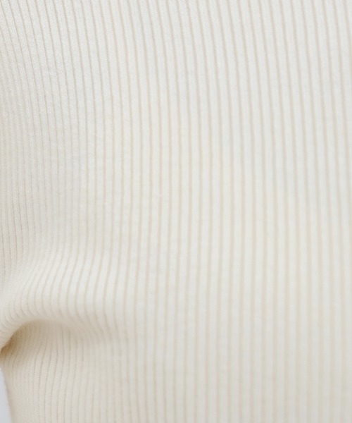 ASTORIA ODIER（アストリアオディール）の「袖ファーヤーン リブニットプルオーバー（ニット/セーター・レディース・ピンクベージュ/ホワイト/ブラック・MEDIUM/SMALL）」の6枚目の写真