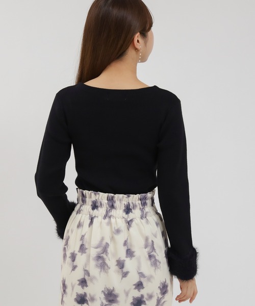 ASTORIA ODIER（アストリアオディール）の「袖ファーヤーン リブニットプルオーバー（ニット/セーター・レディース・ピンクベージュ/ホワイト/ブラック・MEDIUM/SMALL）」の14枚目の写真