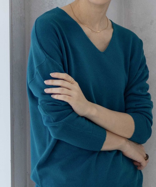NAVY(ネイビー)の「nAvy 洗えるニット カシミヤタッチ Vネックプルオーバー(ニット/セーター・レディース・オレンジ系その他/グレイッシュベージュ/ブラック/ブルーグリーン・M/L)」の1枚目の写真