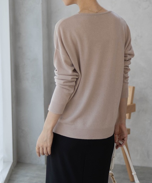 NAVY(ネイビー)の「nAvy 洗えるニット カシミヤタッチ Vネックプルオーバー(ニット/セーター・レディース・オレンジ系その他/グレイッシュベージュ/ブラック/ブルーグリーン・M/L)」の20枚目の写真