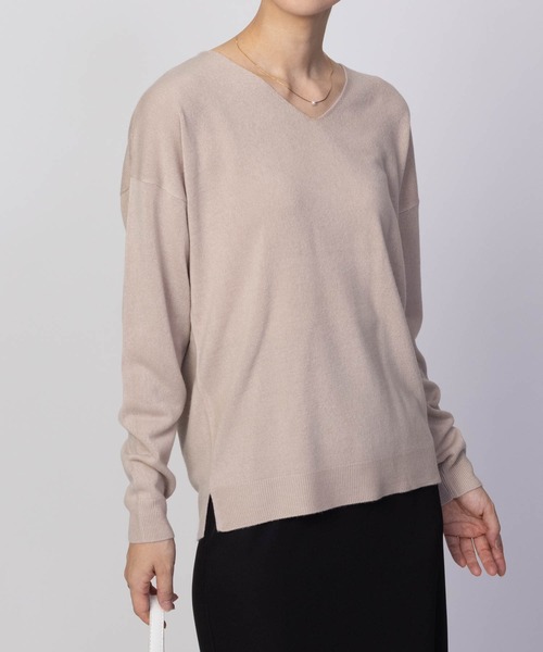 NAVY(ネイビー)の「nAvy 洗えるニット カシミヤタッチ Vネックプルオーバー(ニット/セーター・レディース・オレンジ系その他/グレイッシュベージュ/ブラック/ブルーグリーン・M/L)」の21枚目の写真