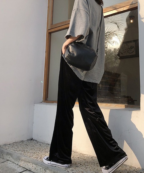 IRADOWL(アイラドール)の「ベロア素材ブラックカラーロングパンツ(その他パンツ・レディース・ブラック・LARGE/MEDIUM/SMALL)」の6枚目の写真