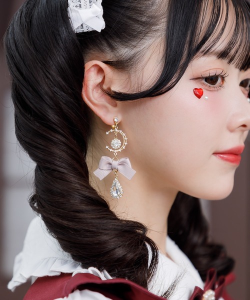 ROJITA（ロジータ）の「クリスタルビジュ付きムーンイヤリング（イヤリング・レディース・ボルドー/ピンク/ブラック・FREE）」の3枚目の写真