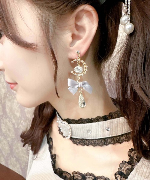 ROJITA（ロジータ）の「クリスタルビジュ付きムーンイヤリング（イヤリング・レディース・ボルドー/ピンク/ブラック・FREE）」の9枚目の写真