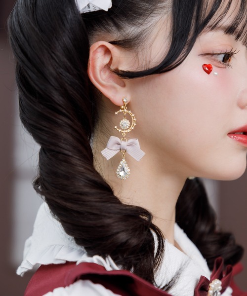 ROJITA（ロジータ）の「クリスタルビジュ付きムーンイヤリング（イヤリング・レディース・ボルドー/ピンク/ブラック・FREE）」の17枚目の写真