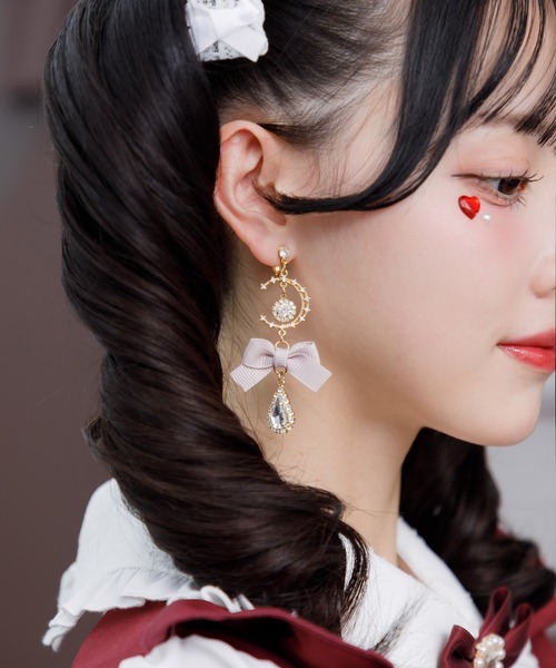 ROJITA（ロジータ）の「クリスタルビジュ付きムーンイヤリング（イヤリング・レディース・ボルドー/ピンク/ブラック・FREE）」の18枚目の写真