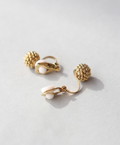 ieLS（イエルズ）の「金属アレルギー対応「ieLS」ステンレス　ボールギー対応「ieLS」ステンレス　グレインボールイヤリング（イヤリング・レディース・ゴールド・ONE SIZE）」の4枚目の写真