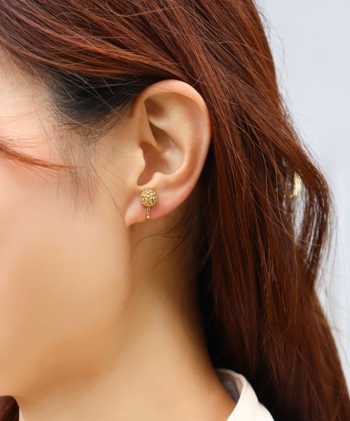 ieLS（イエルズ）の「金属アレルギー対応「ieLS」ステンレス　ボールギー対応「ieLS」ステンレス　グレインボールイヤリング（イヤリング・レディース・ゴールド・ONE SIZE）」の6枚目の写真