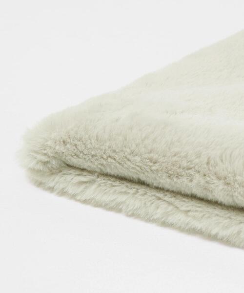 URBAN RESEARCH（アーバンリサーチ）の「フェイクファースヌード（ネックウォーマー/スヌード・レディース・チャコールグレー/グレー系その他/アイボリー・FREE）」の4枚目の写真