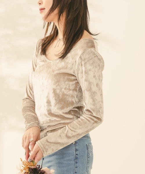 Os accessory(オズアクセサリー)の「Os -オズ- 前後2WAY Uネック クラッシュベロアトップス(Tシャツ/カットソー・レディース・グレー/ブラック/ゴールド・FREE)」の14枚目の写真